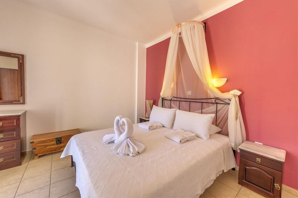 Sunrise Beach Suites Azolimnos Buitenkant foto